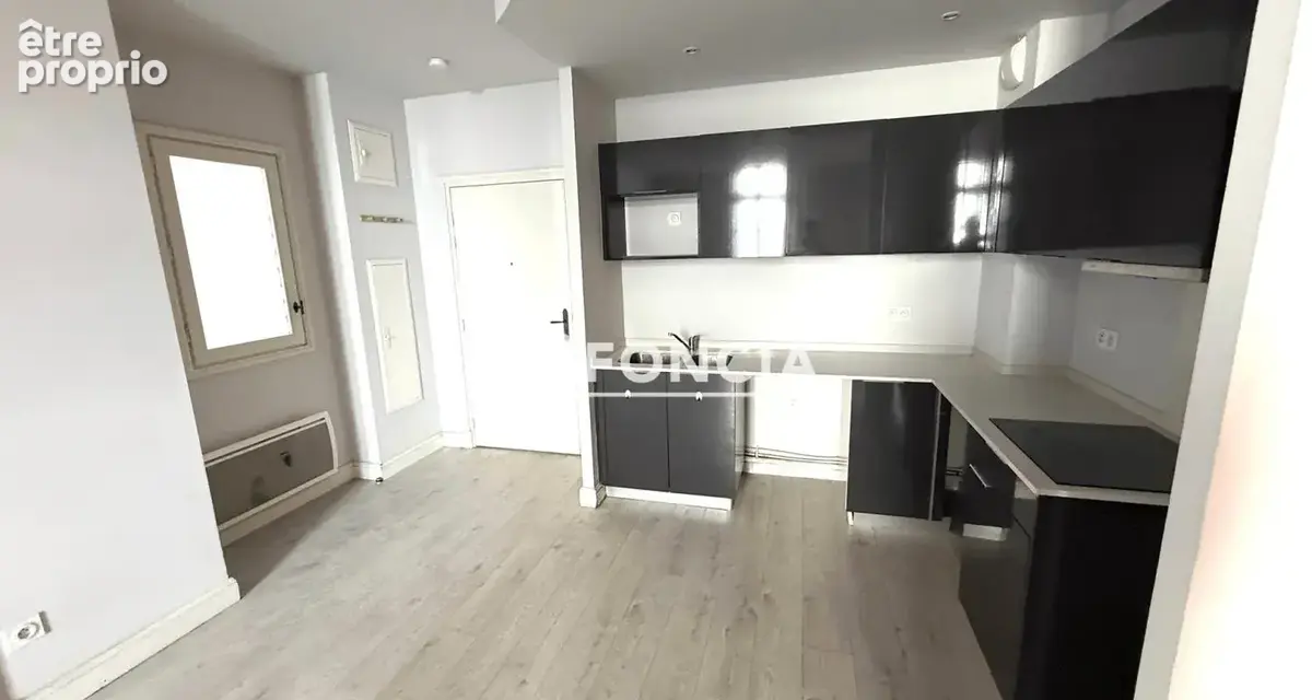Appartement 2 pièces en parfait état, situé en plein centre ville ! - photo 2