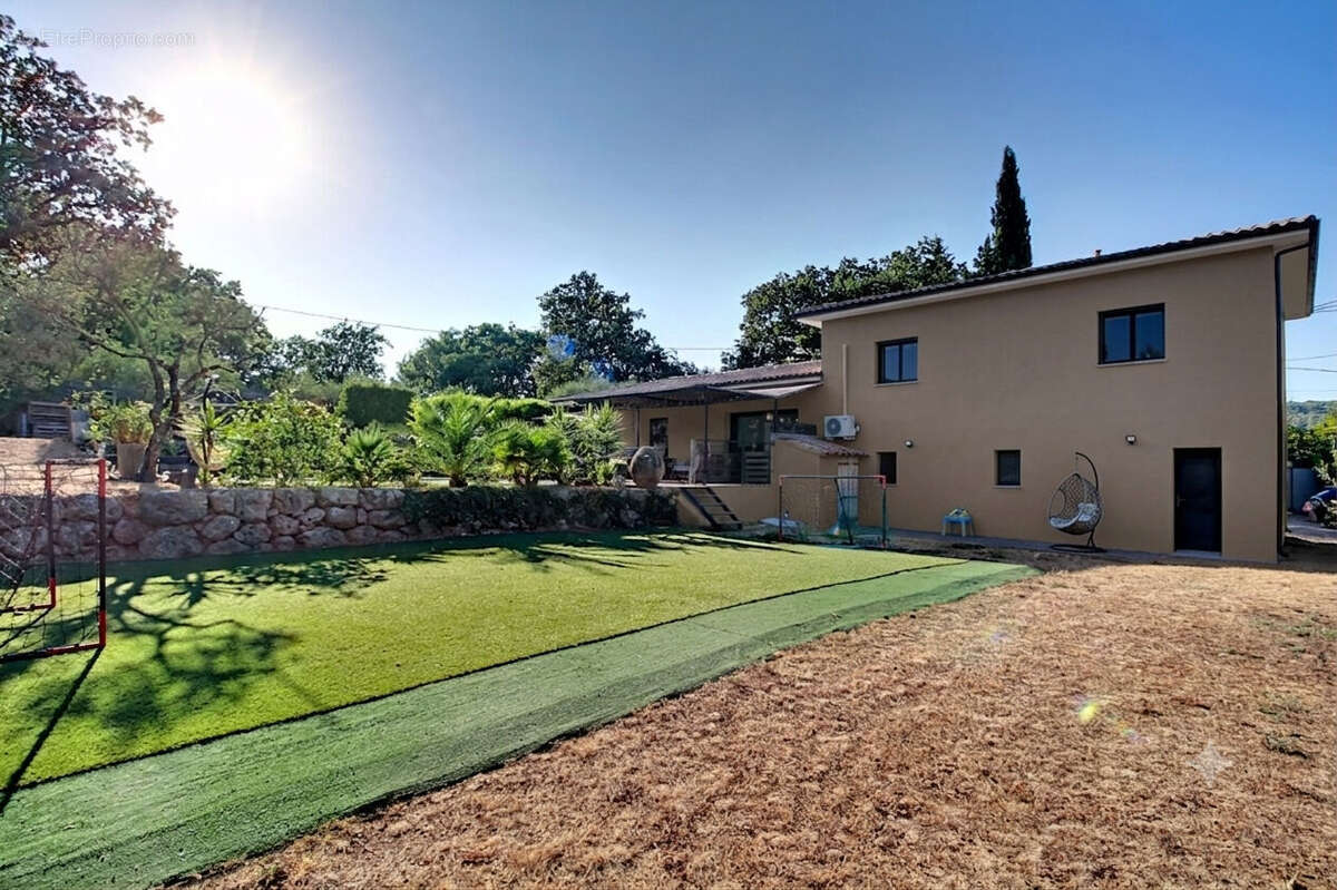 A VENDRE ! Maison contemporaine à Draguignan de 159 m² avec piscine et double garage - photo 9