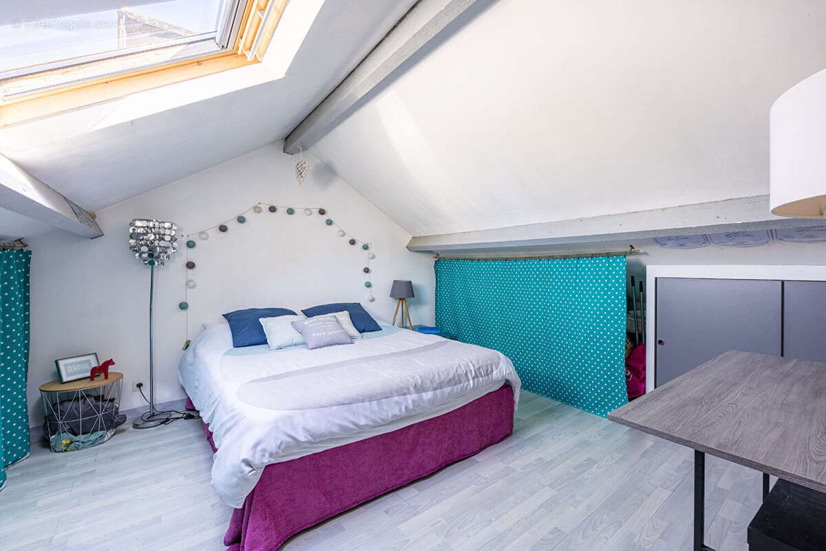 Blanche de castille maison familiale de 6 chambres, garages, jardin avec piscine - photo 10