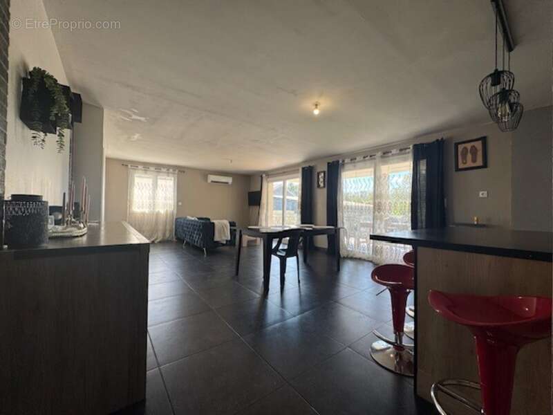 Maison à SAINT-HILAIRE-DE-BRETHMAS