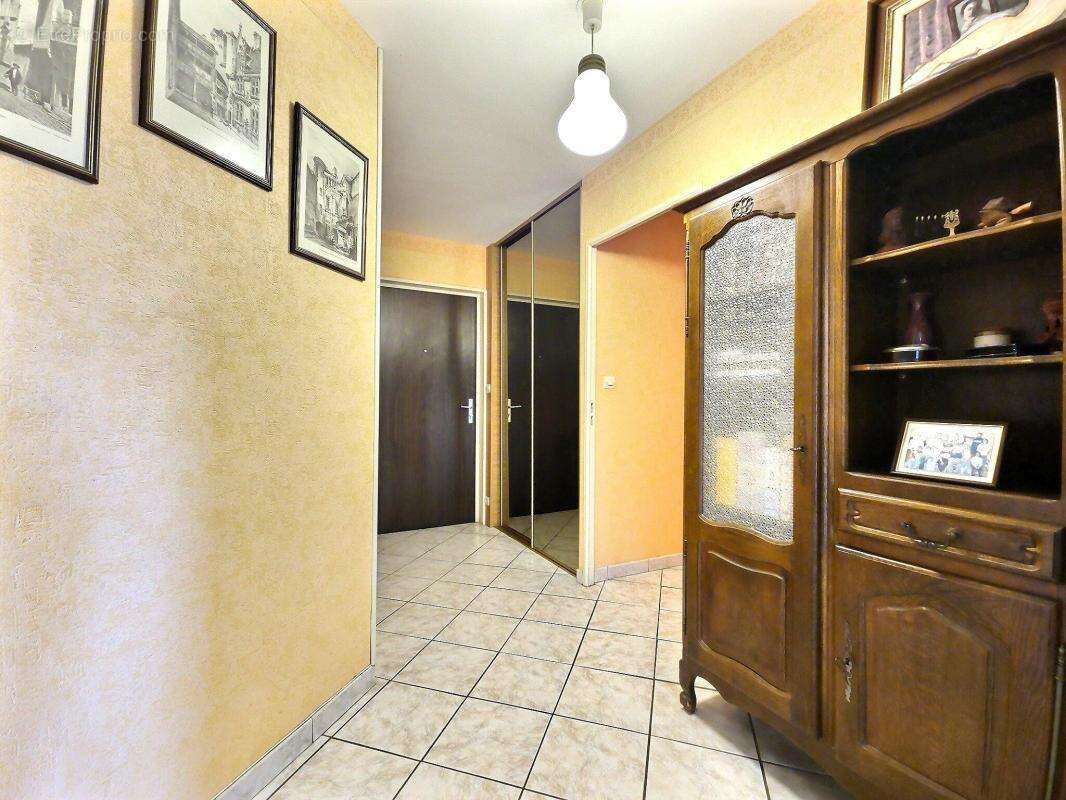 Appartement à CHENOVE