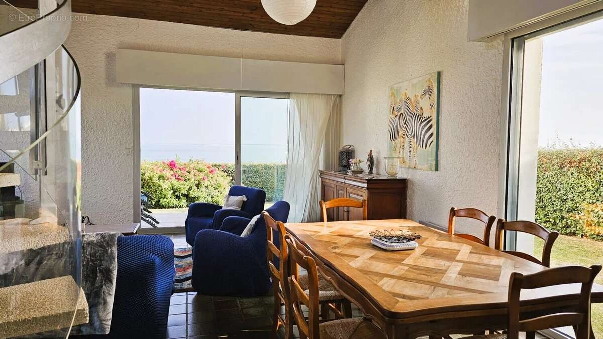 Maison à VAUX-SUR-MER