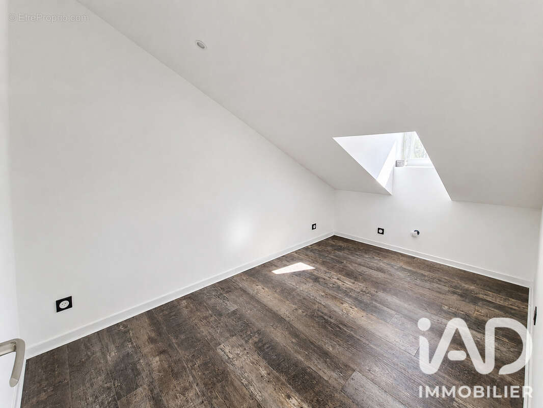 Appartement 290 m² à Charleville-Mezieres  - photo 6