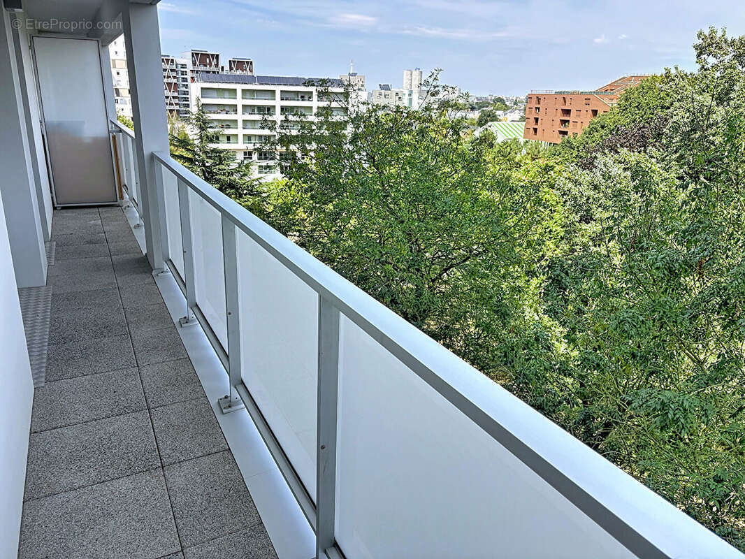 4 pièces récent - terrasse - cave - balcon - parking - à vendre - La Courrouze - photo 7