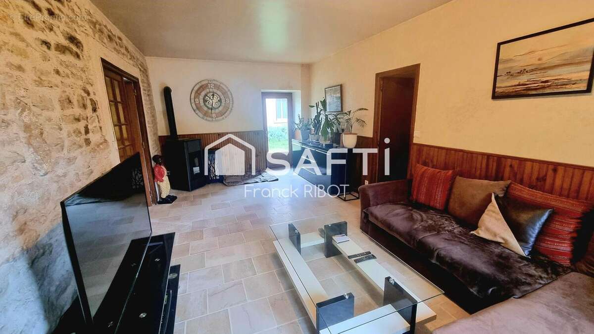 Maison 95 m² à Savigny-En-Terre-Plaine  - photo 2