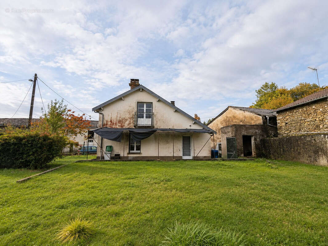 Maison à DARNAC