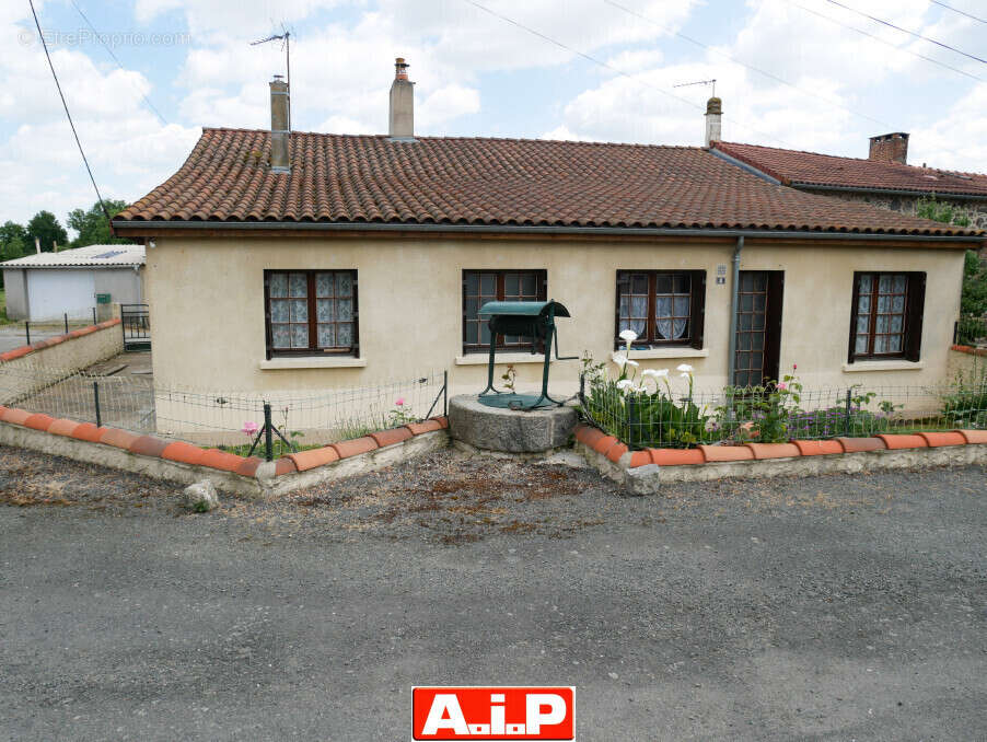 Maison à MONCOUTANT