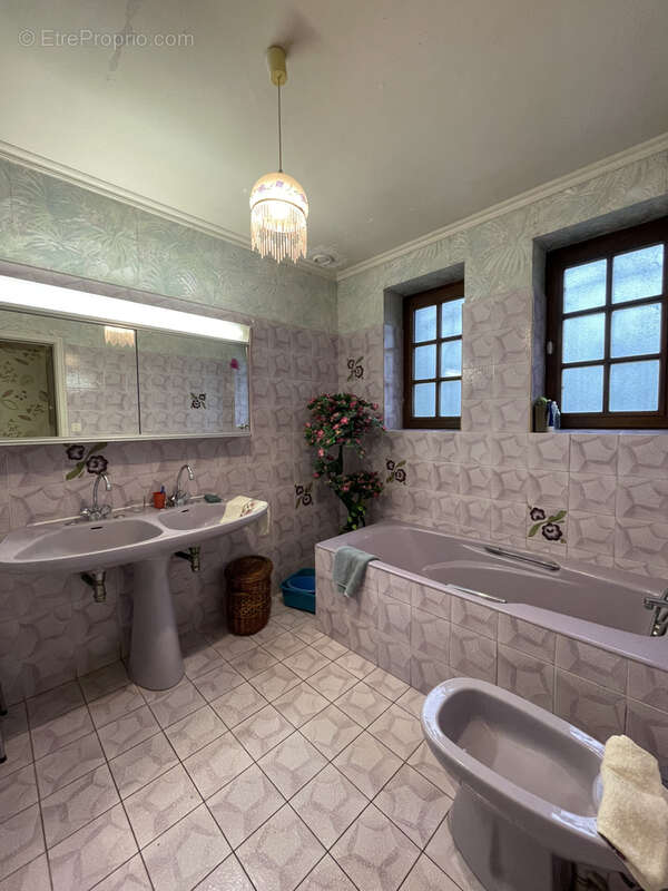 Maison à SAINT-GEORGES-BUTTAVENT