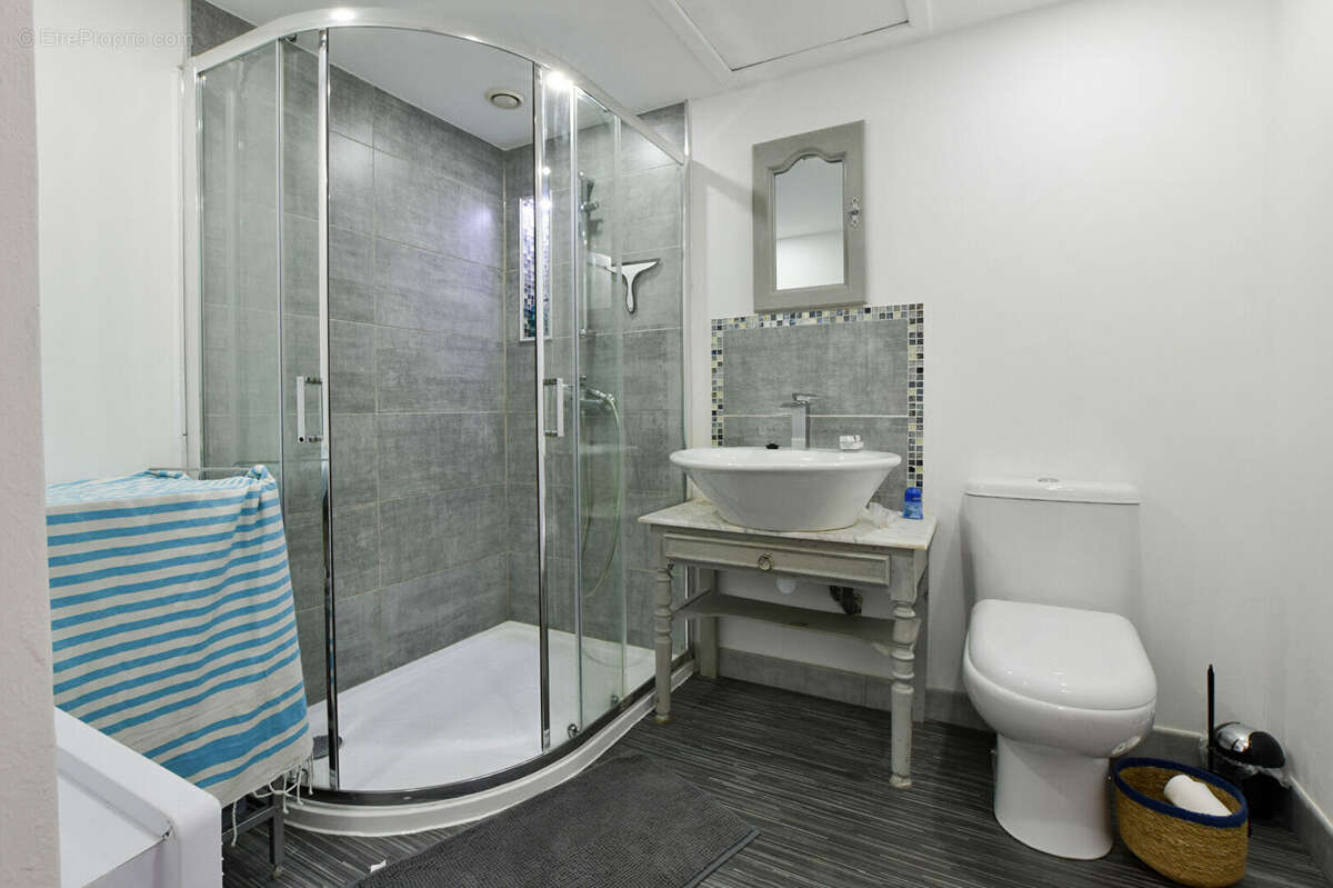 Maison à SAINT-GENIS-DE-SAINTONGE