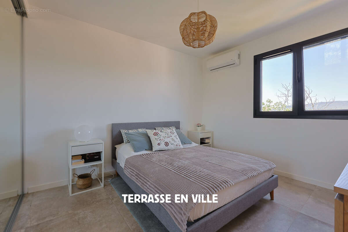 Maison à SAINT-CYR-SUR-MER