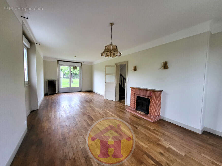 Maison à SAINT-JUNIEN