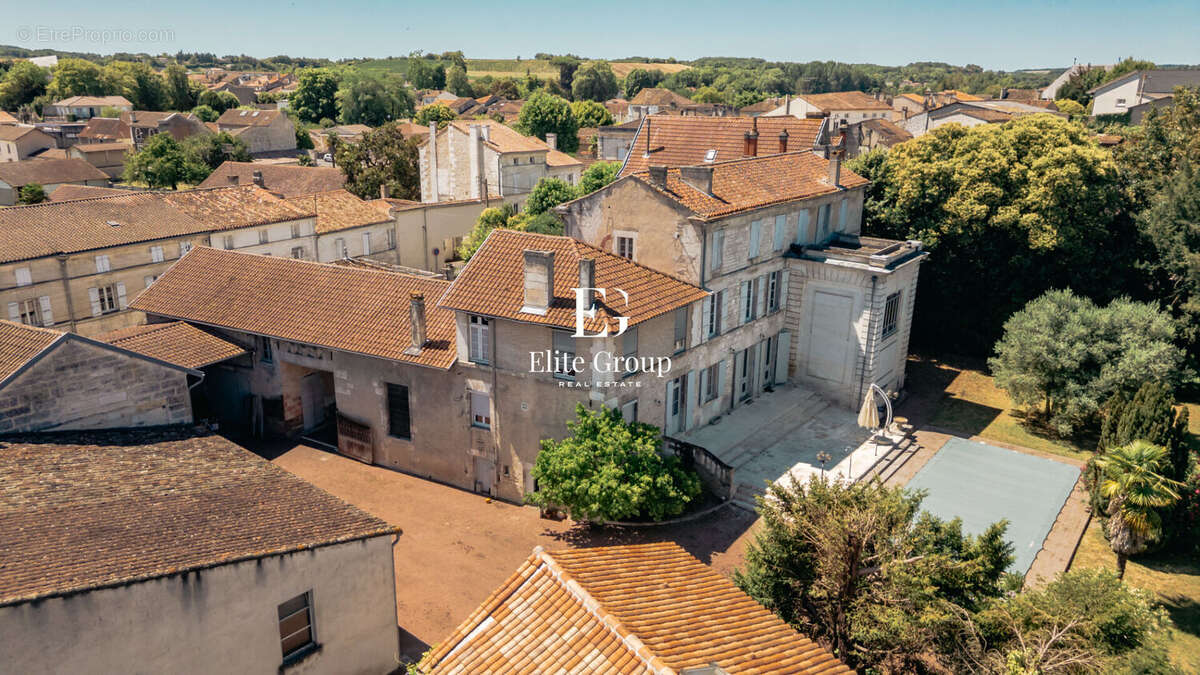 Maison à CHATEAUNEUF-SUR-CHARENTE