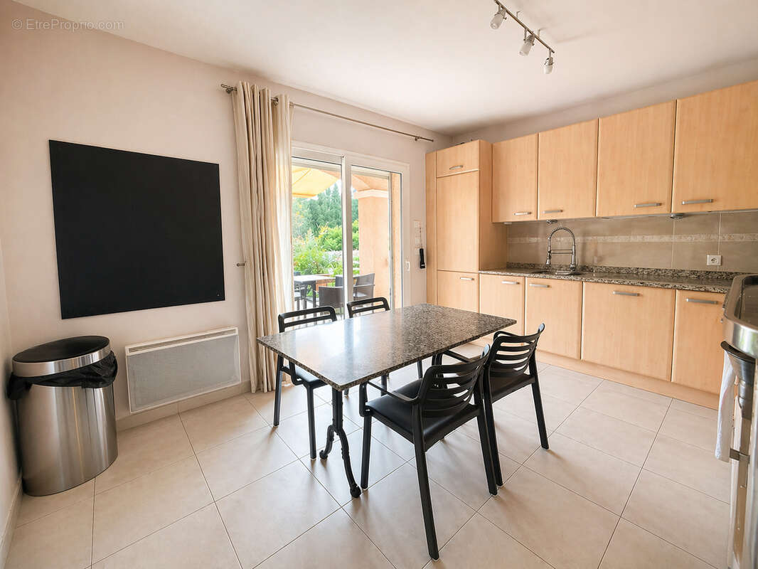 Maison à SAINT-CLEMENT-DE-RIVIERE