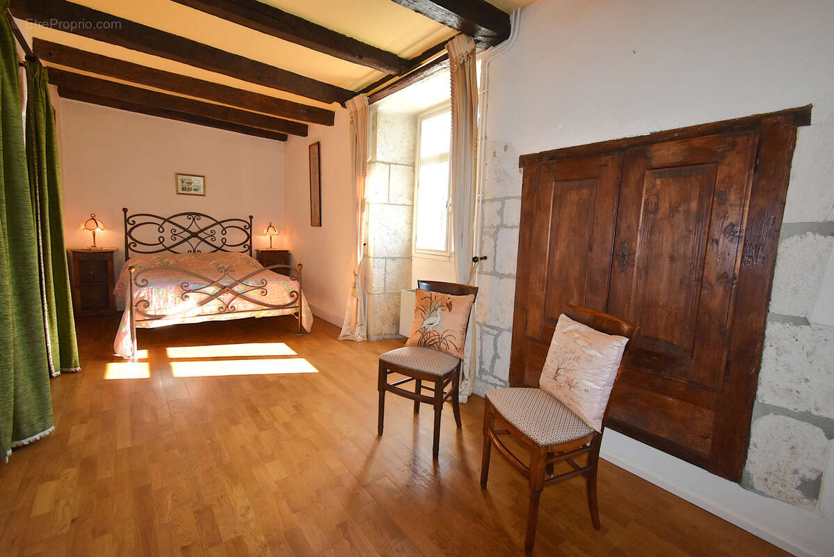 Maison à MONTAIGU-DE-QUERCY