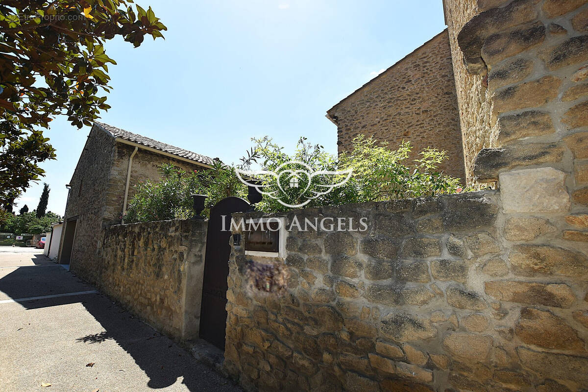 Maison à SAINTE-CECILE-LES-VIGNES