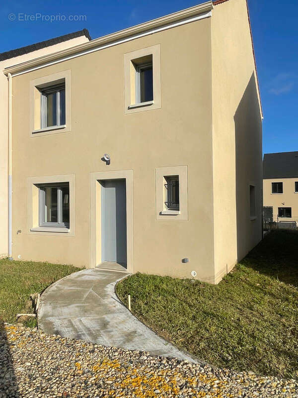 Maison à SAINT-CHERON