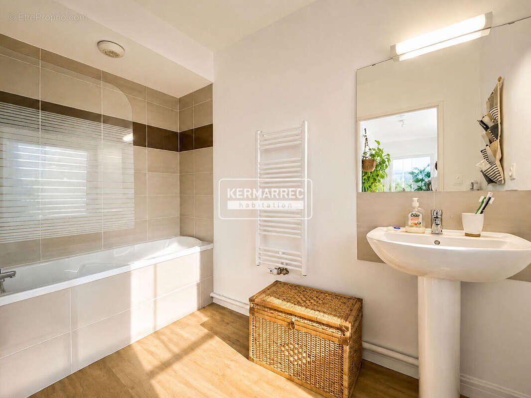 Appartement La Courrouze - T4 - 75m² - 3 chambres - Balcons - Stationnement - photo 8
