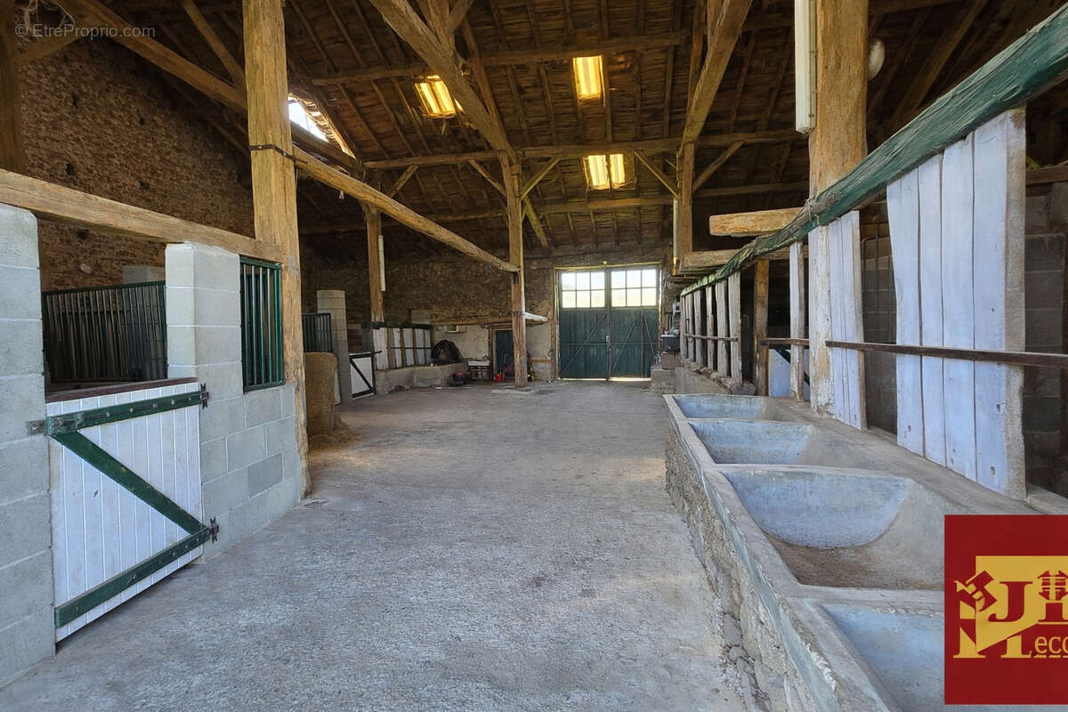 ANCIEN MONASTERE de 214 m2 sur 50 ha - Idéal élevage chevaux - photo 9