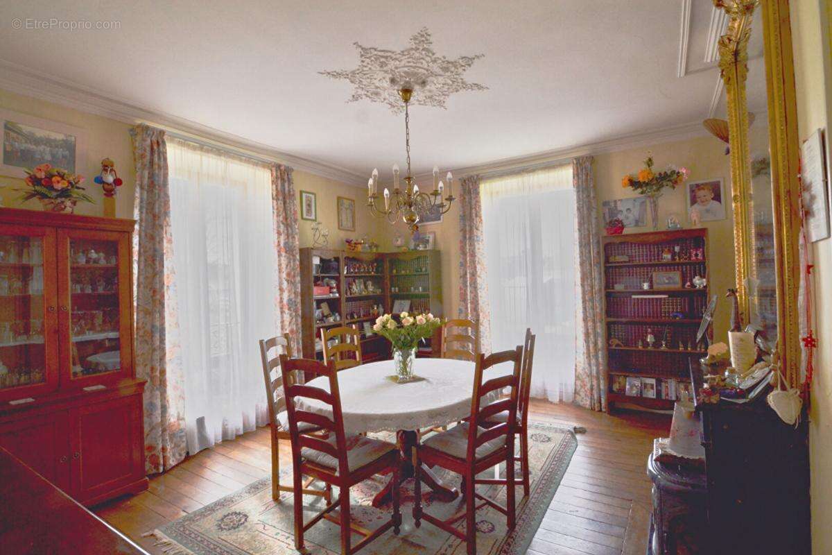 Maison à JOUY-LE-CHATEL