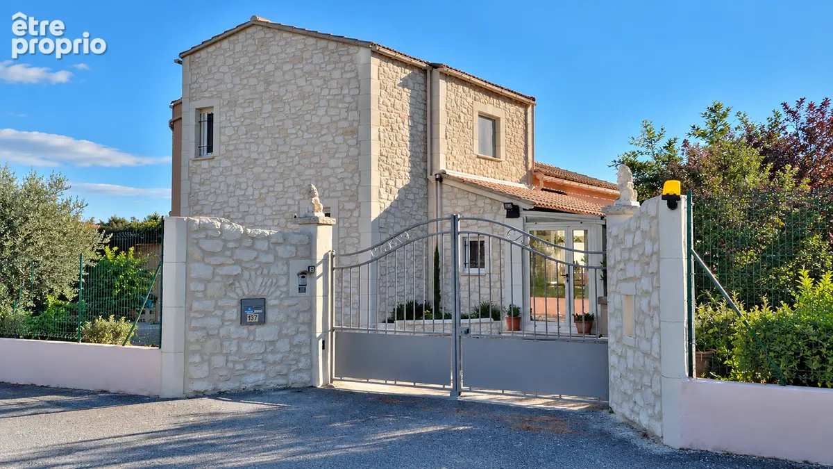 Sauveterre - Maison familiale avec piscine, jardin paysager et dépendances - photo 2