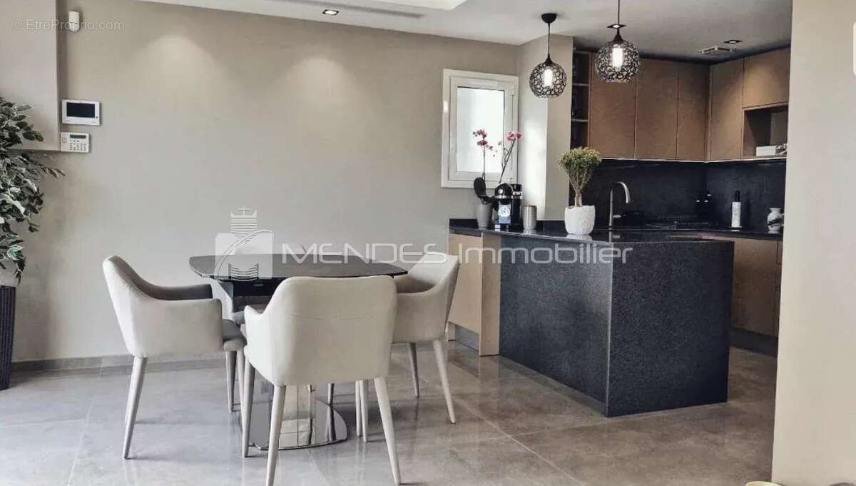 Appartement à ROQUEBRUNE-CAP-MARTIN