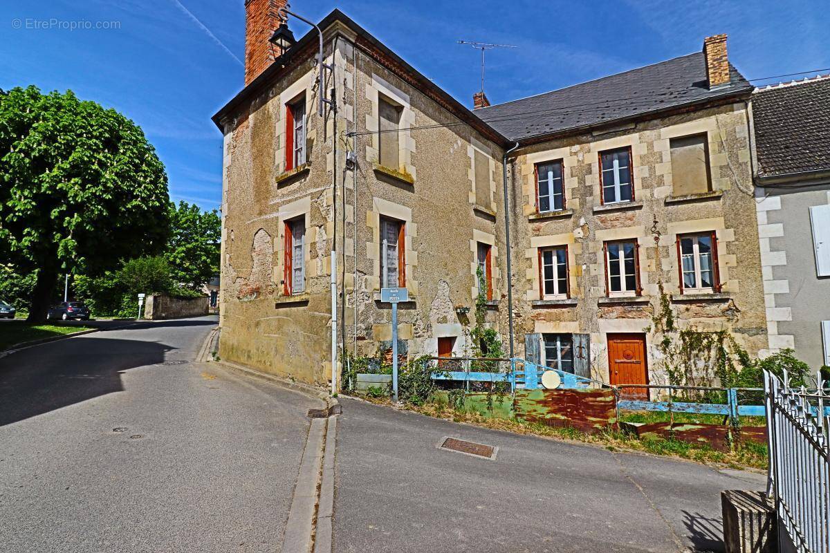 Maison à SURY-EN-VAUX