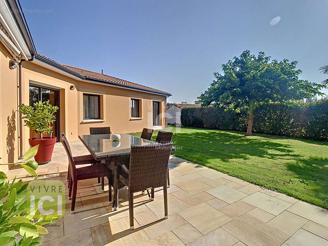Maison de plain-pied 163.85 m2 - photo 6