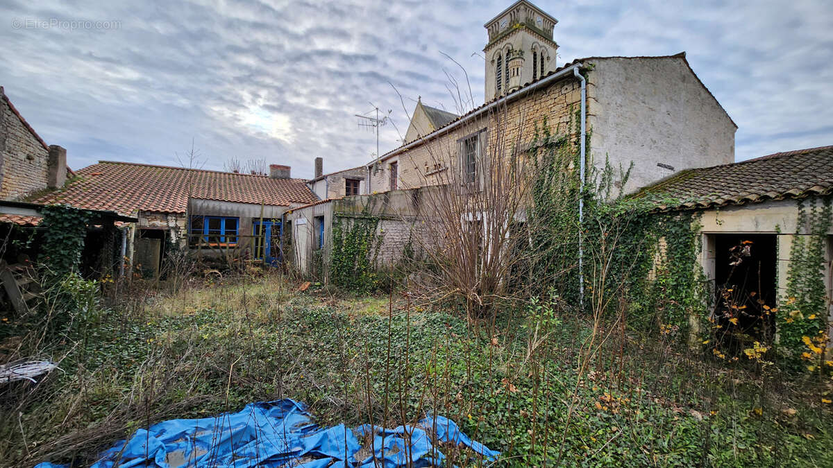 Maison à SAINTE-GEMME-LA-PLAINE
