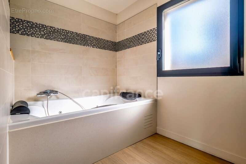 Maison à vendre P8 FONTENAY SOUS BOIS (94) au cœur des Rigollots, en limite de VINCENNES, 215 m² avec jardin arboré, terrasse et - photo 18