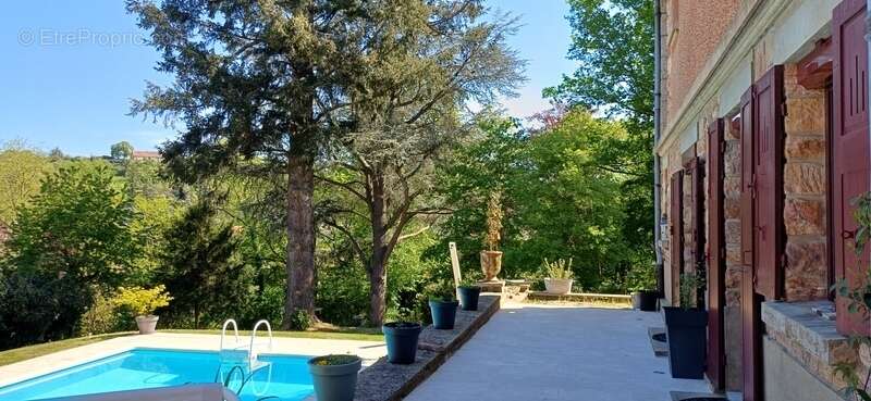 Dpt Allier (03) : à vendre à Hérisson - Maison entièrement rénovée de 190 m2 - Terrain 2429 m2 - Dépendances - Piscine - photo 3