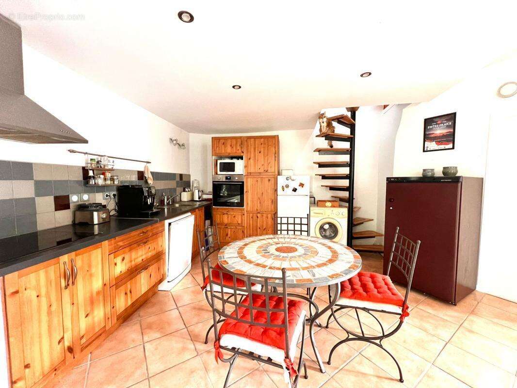 Appartement à SIMIANE-COLLONGUE