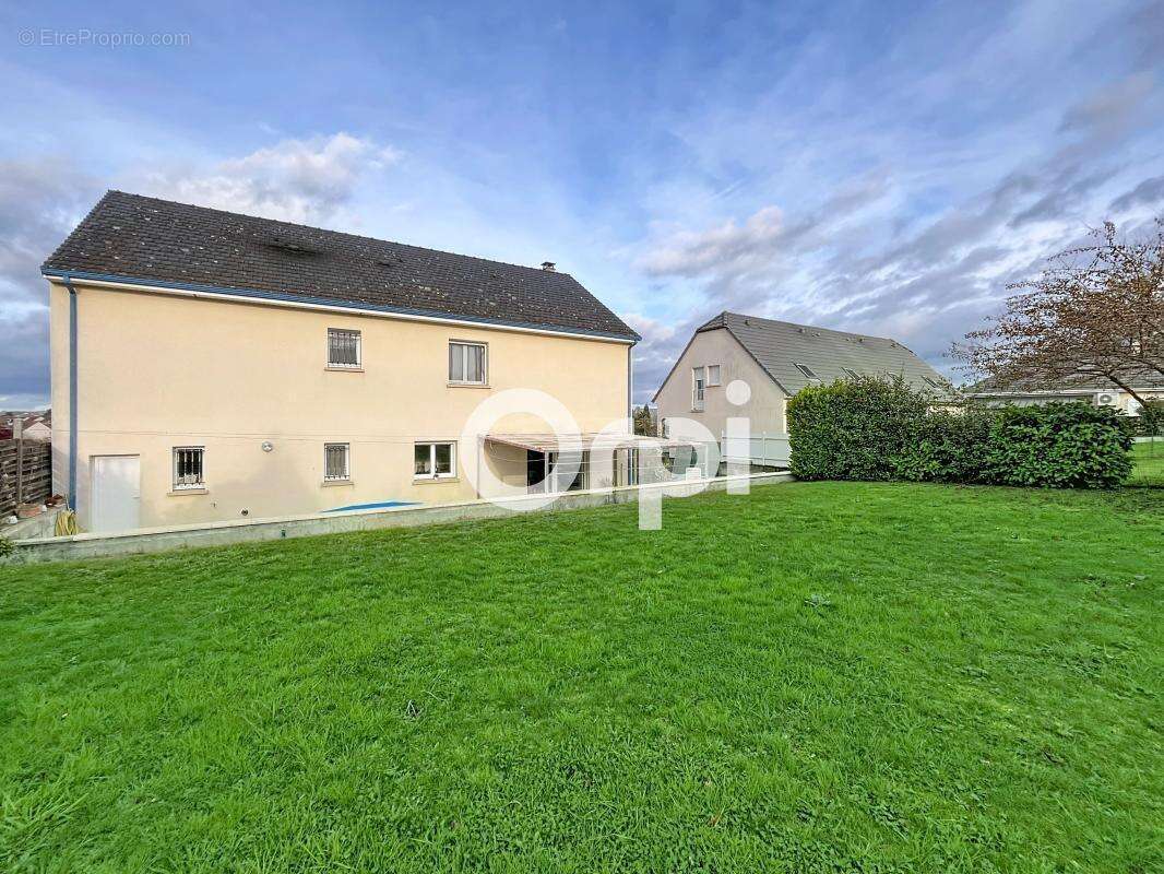 Maison à SAINT-PANTALEON-DE-LARCHE