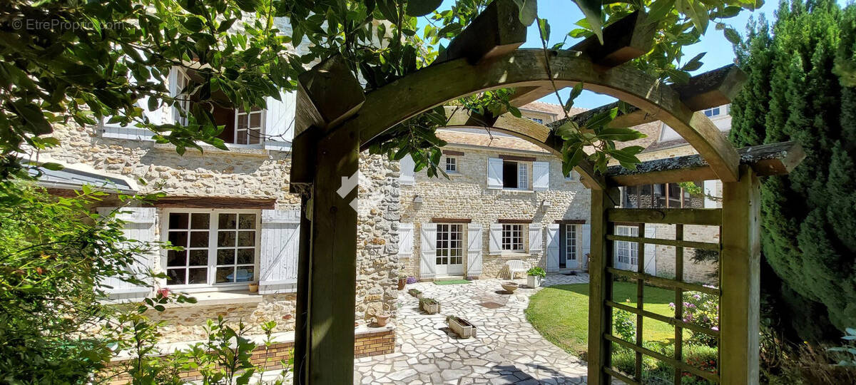 Maison à THOIRY