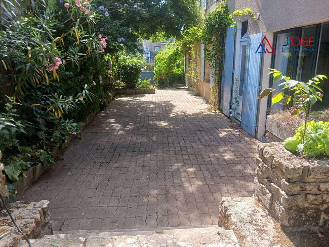 Une adresse de caractère - Maison à MONTMORILLON
