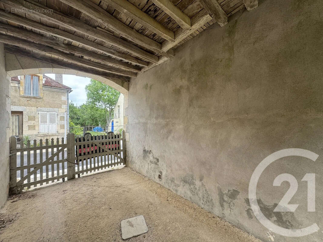 Maison à MENOU