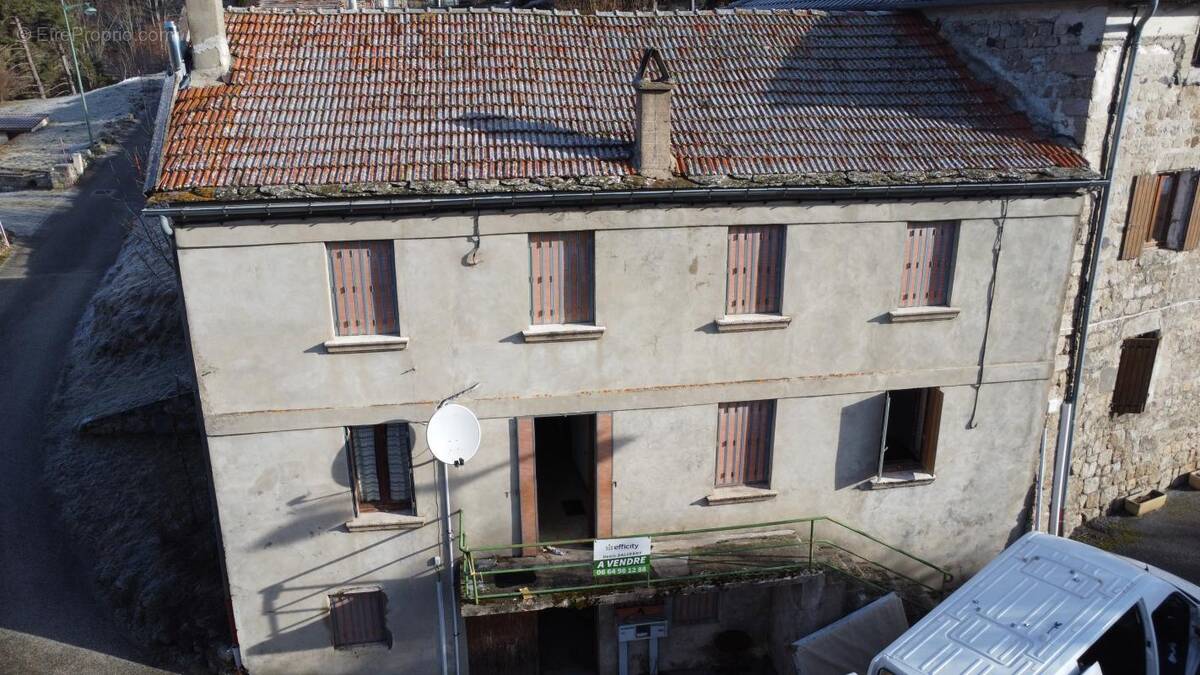 Maison à CROS-DE-GEORAND