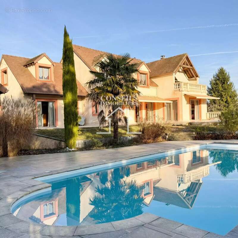 Maison à SAINT-JULIEN-DU-SAULT