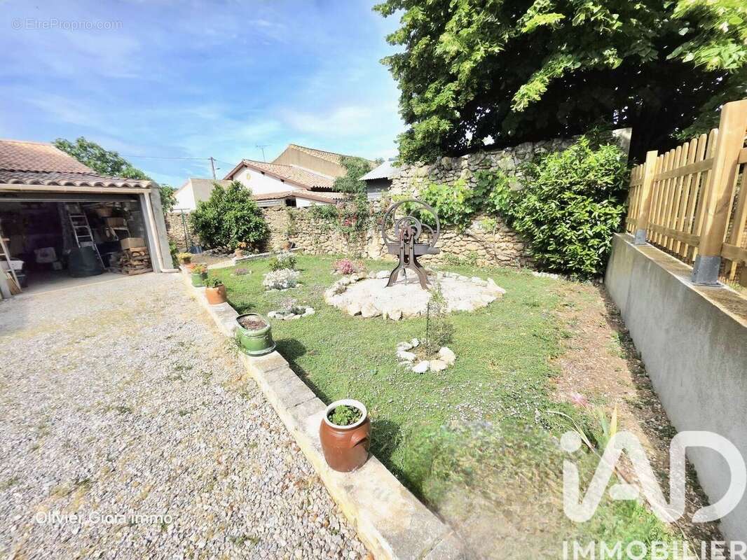 Maison 135 m² à Thezan-Des-Corbieres  - photo 6