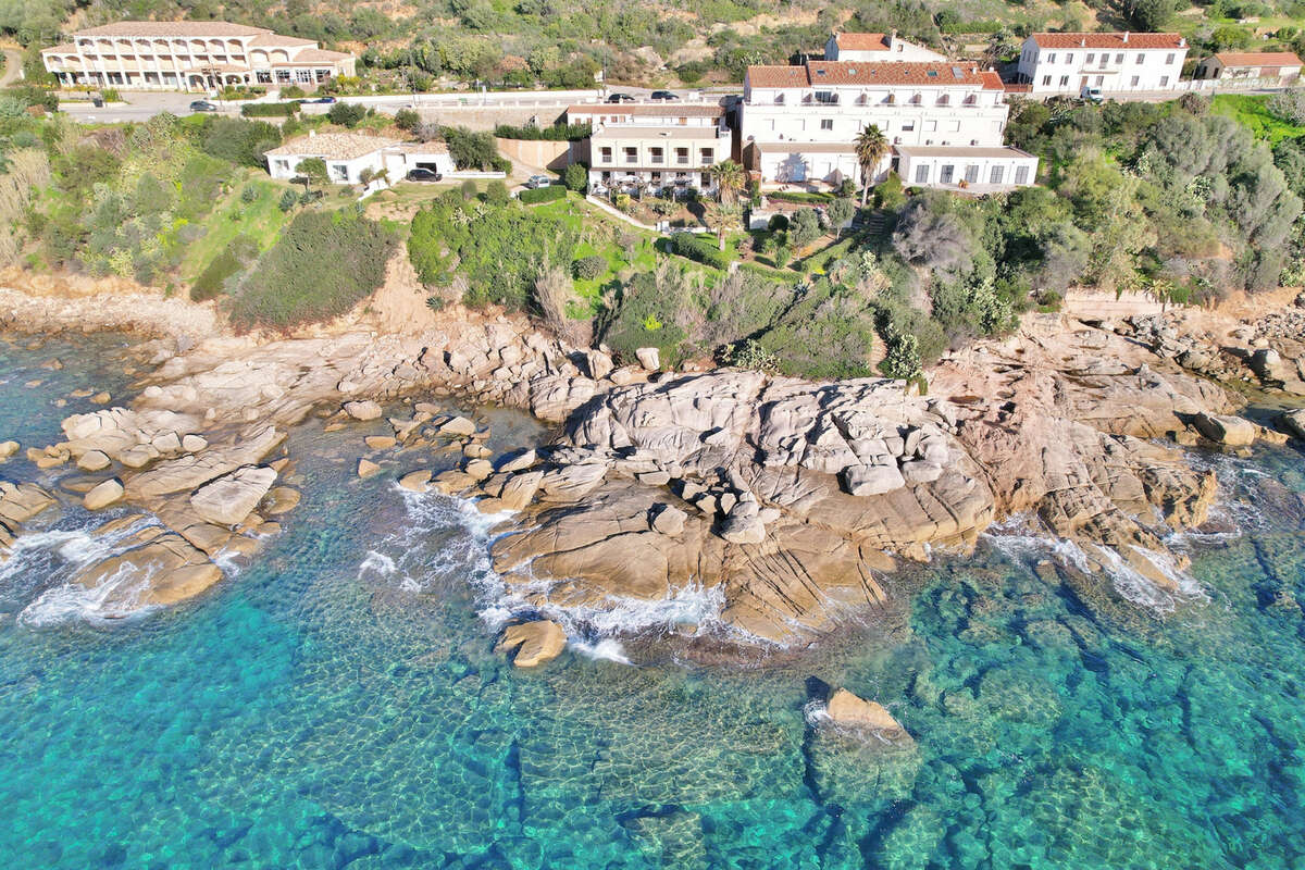 30 minutes d'AJACCIO - Immeuble de 6 appartements pieds dans l'eau - photo 4