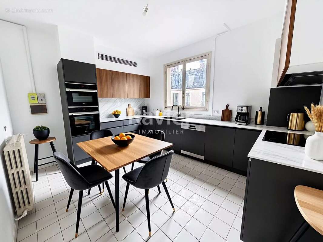Appartement à PARIS-17E