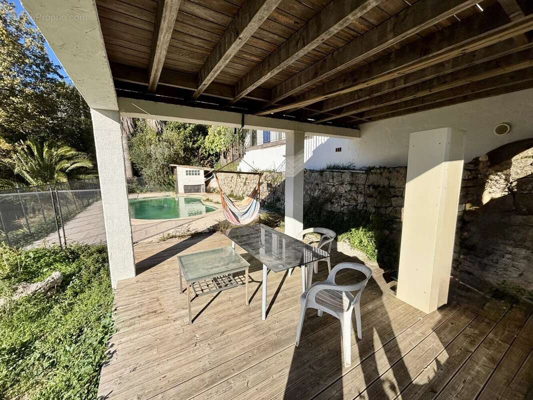 Maison à CHATEAUNEUF-GRASSE