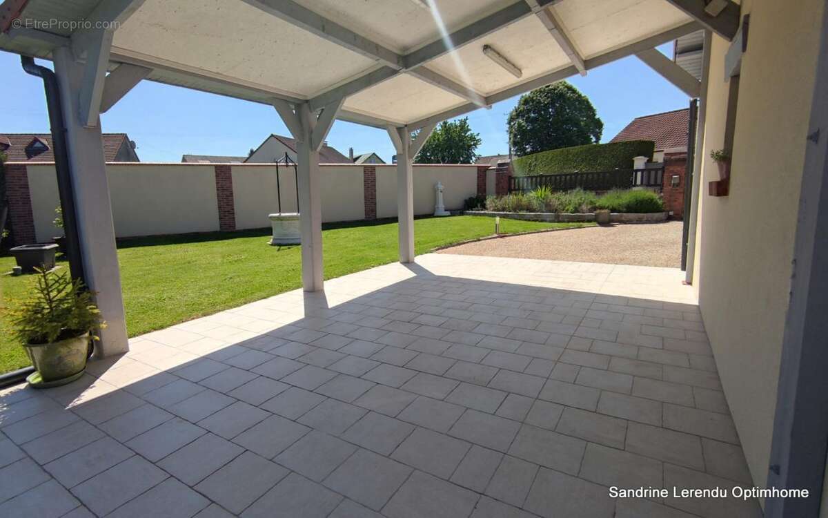 Une maison clé en main avec véranda contemporaine et possibilité de vivre de plain-pied. – 2 garages – Terrain 807 m² – Saint-Ou - photo 3