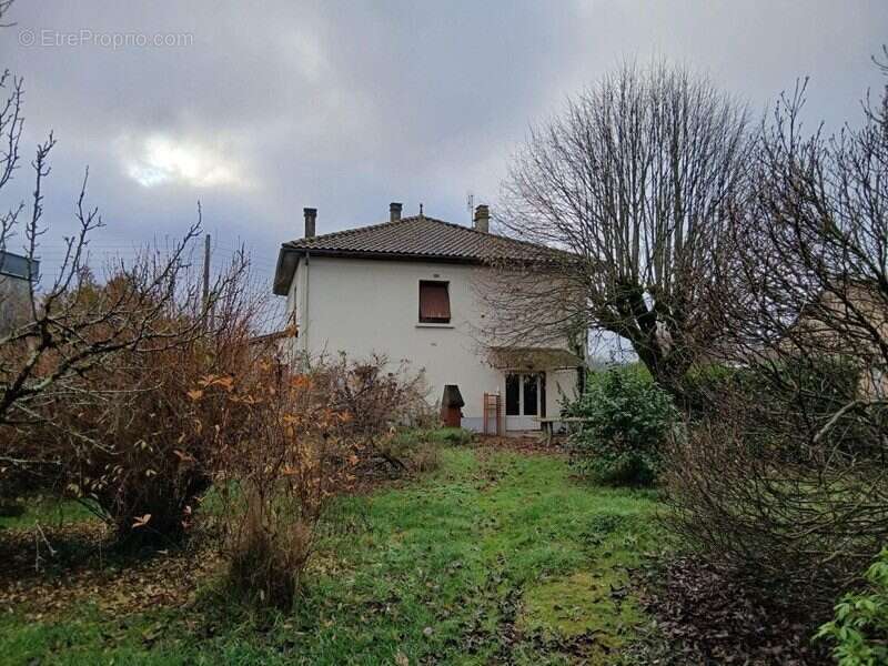 Maison à SAINT-ASTIER