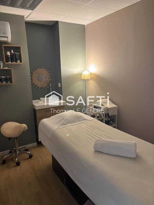 Photo 1 - Commerce à MELESSE