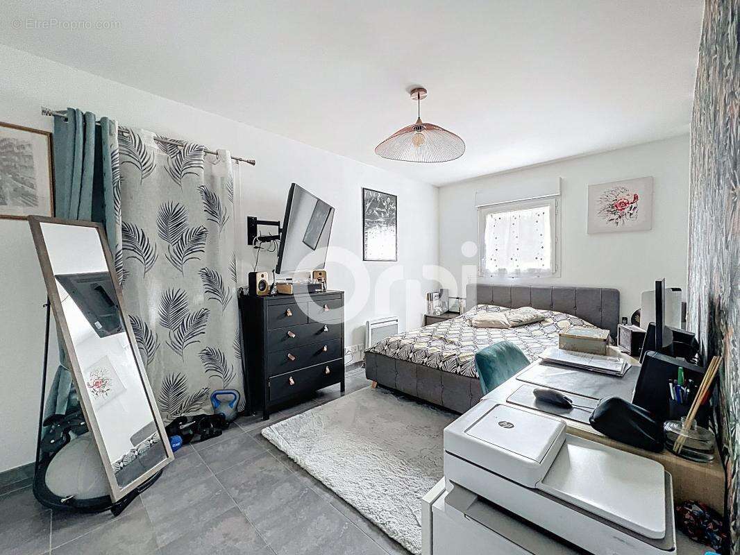 Appartement à ROQUEBRUNE-SUR-ARGENS