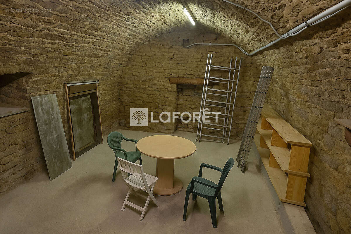 Maison à MONTIGNY-LES-ARSURES