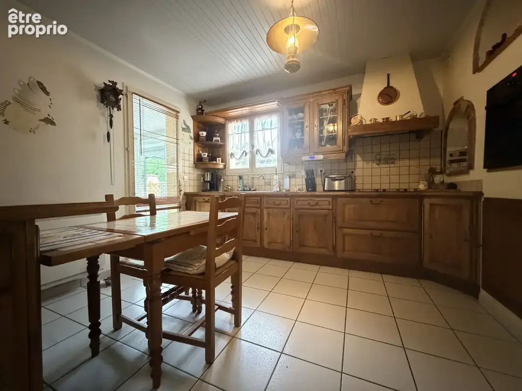 Maison familiale 121 m2 avec piscine, terrain clôturé et beaux espaces de vie - photo 10