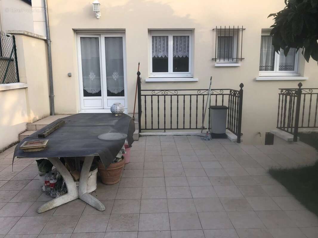 Maison à SARTROUVILLE