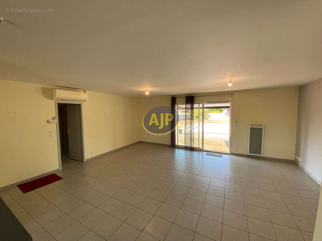 VENDAYS bourg Maison  4 pièce(s) - photo 11