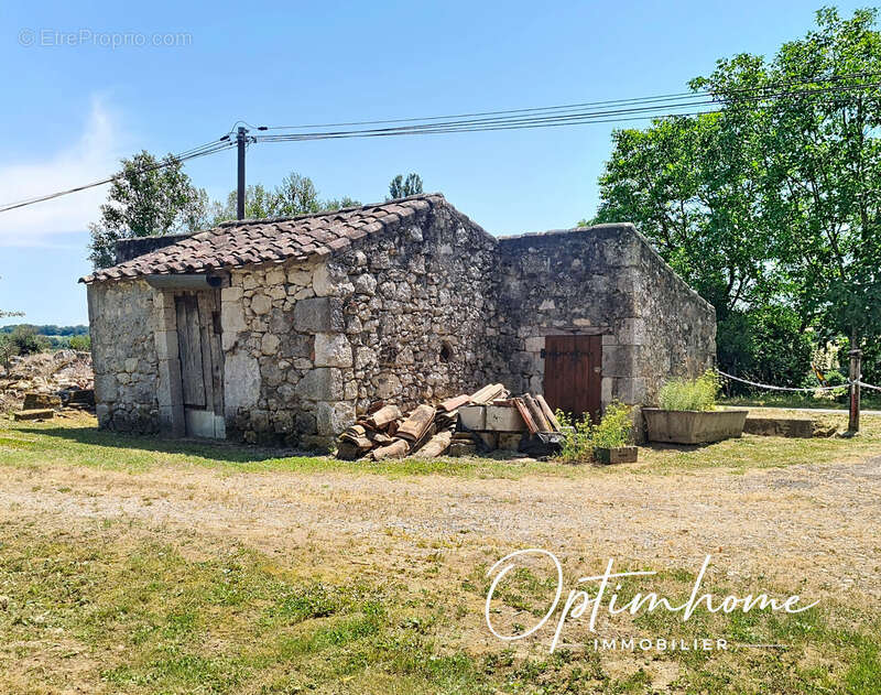 Ensemble immobilier en pierres avec dépendances - photo 16